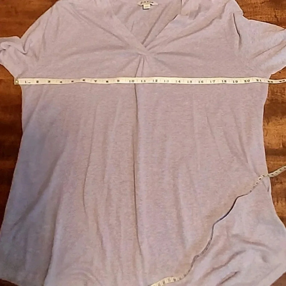 Orvis Women's V-Neck Shirt - Picture 7 of 8